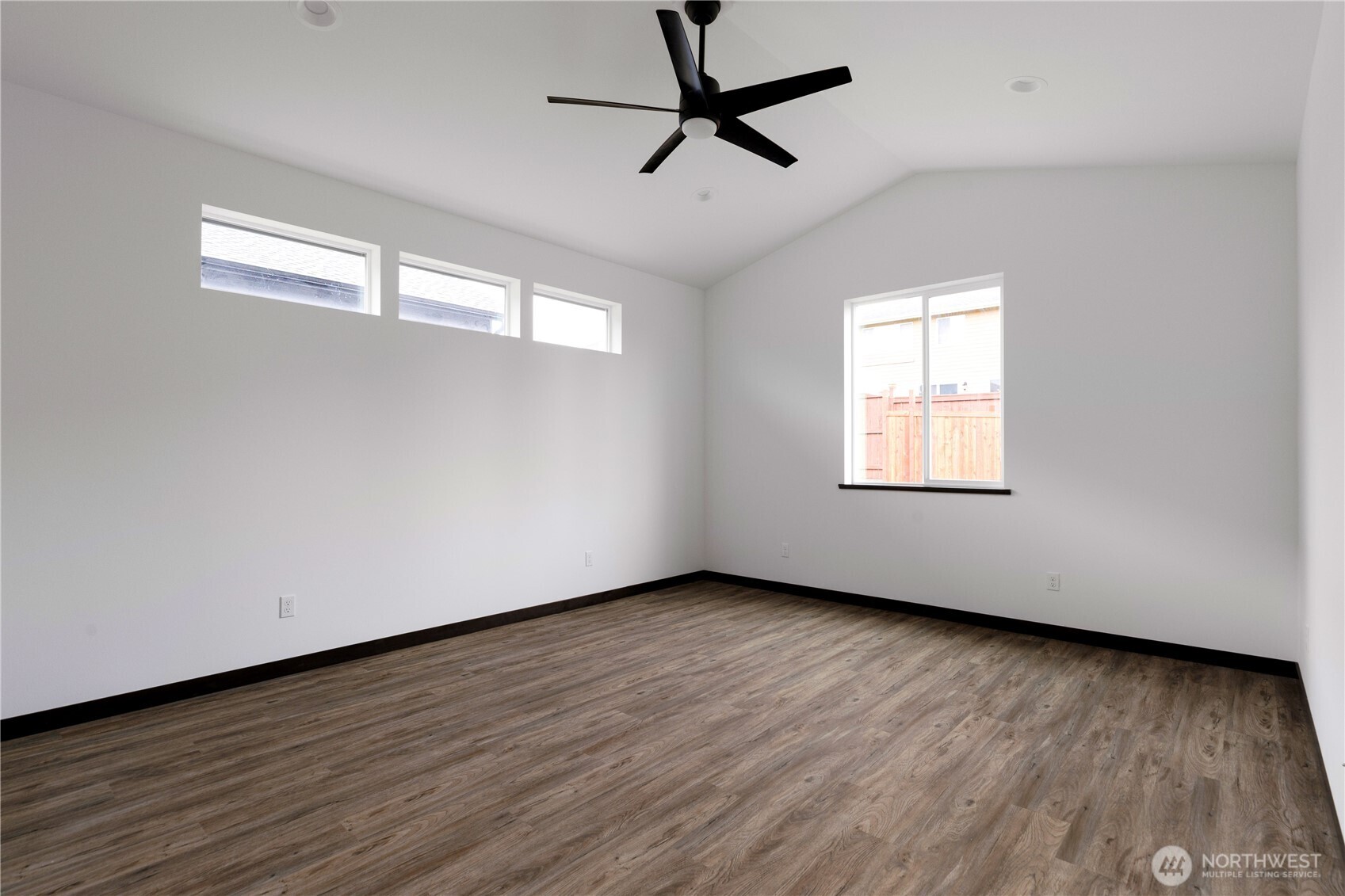 758 Nw Shire Street Property Photo 15