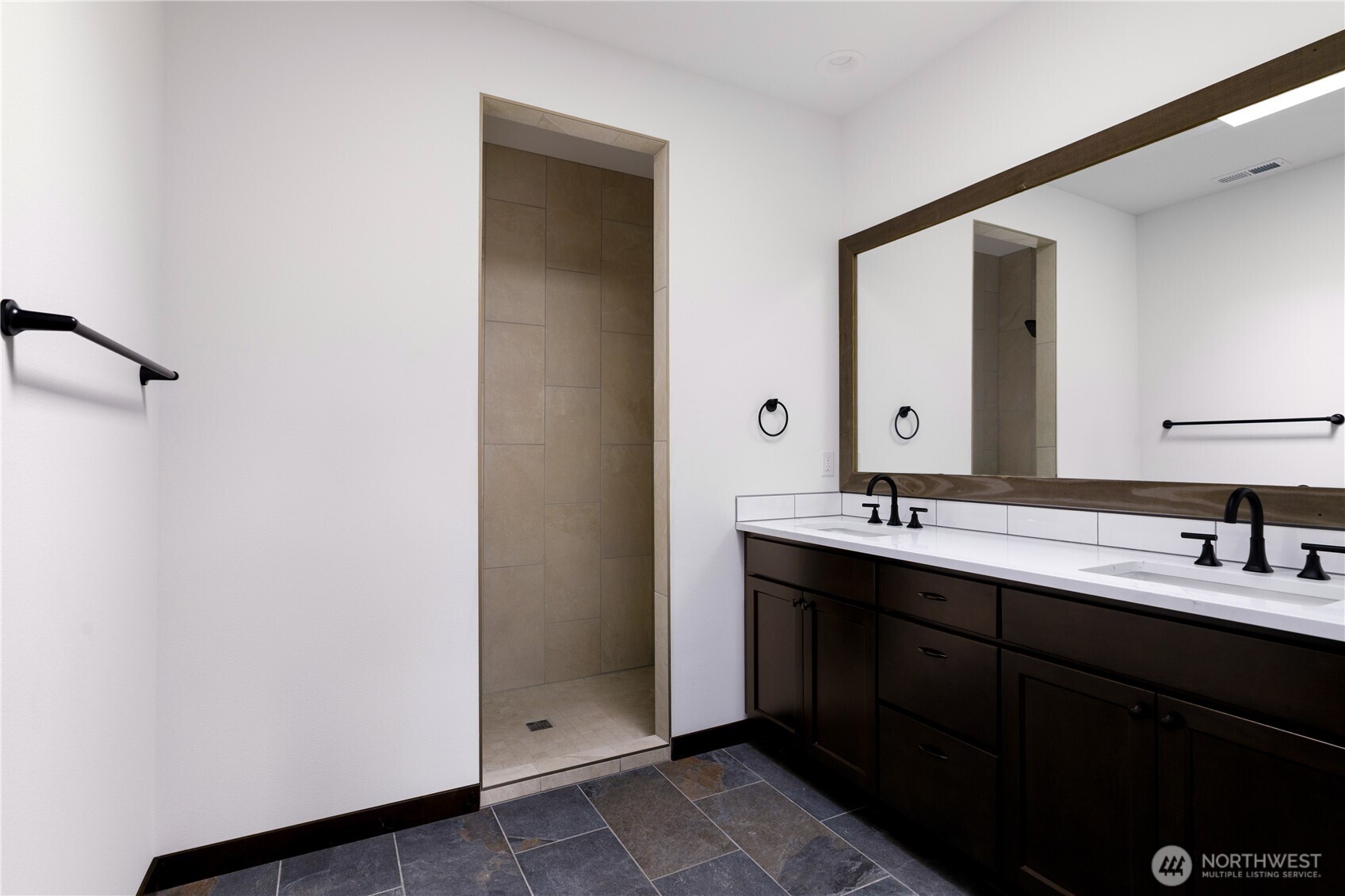 758 Nw Shire Street Property Photo 17