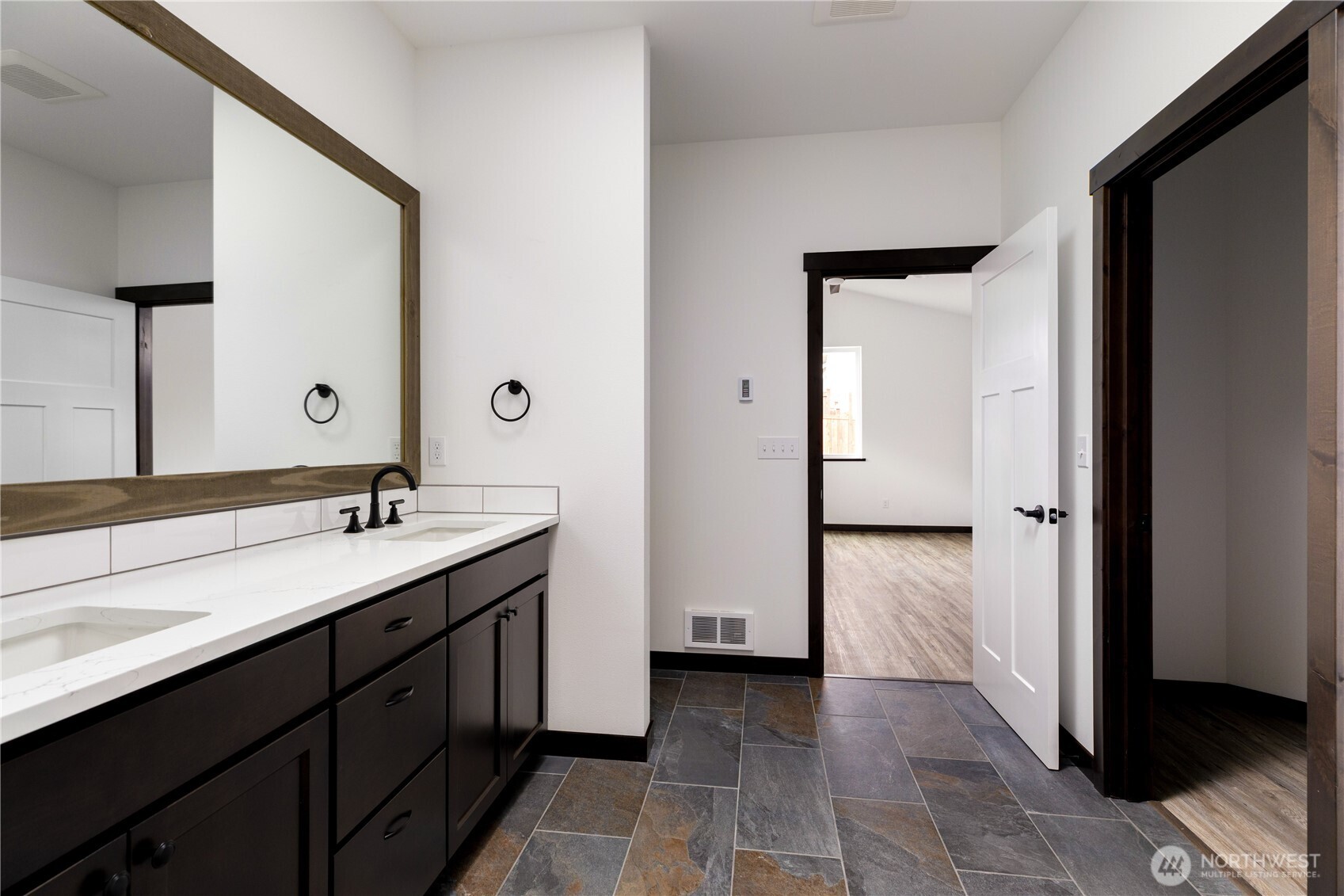 758 Nw Shire Street Property Photo 20