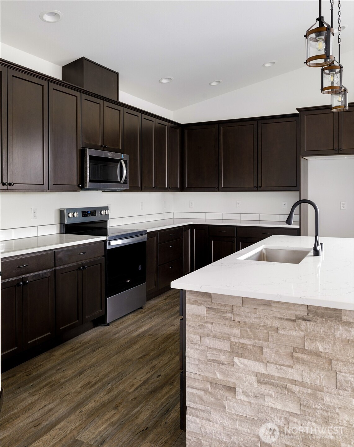 758 Nw Shire Street Property Photo 32