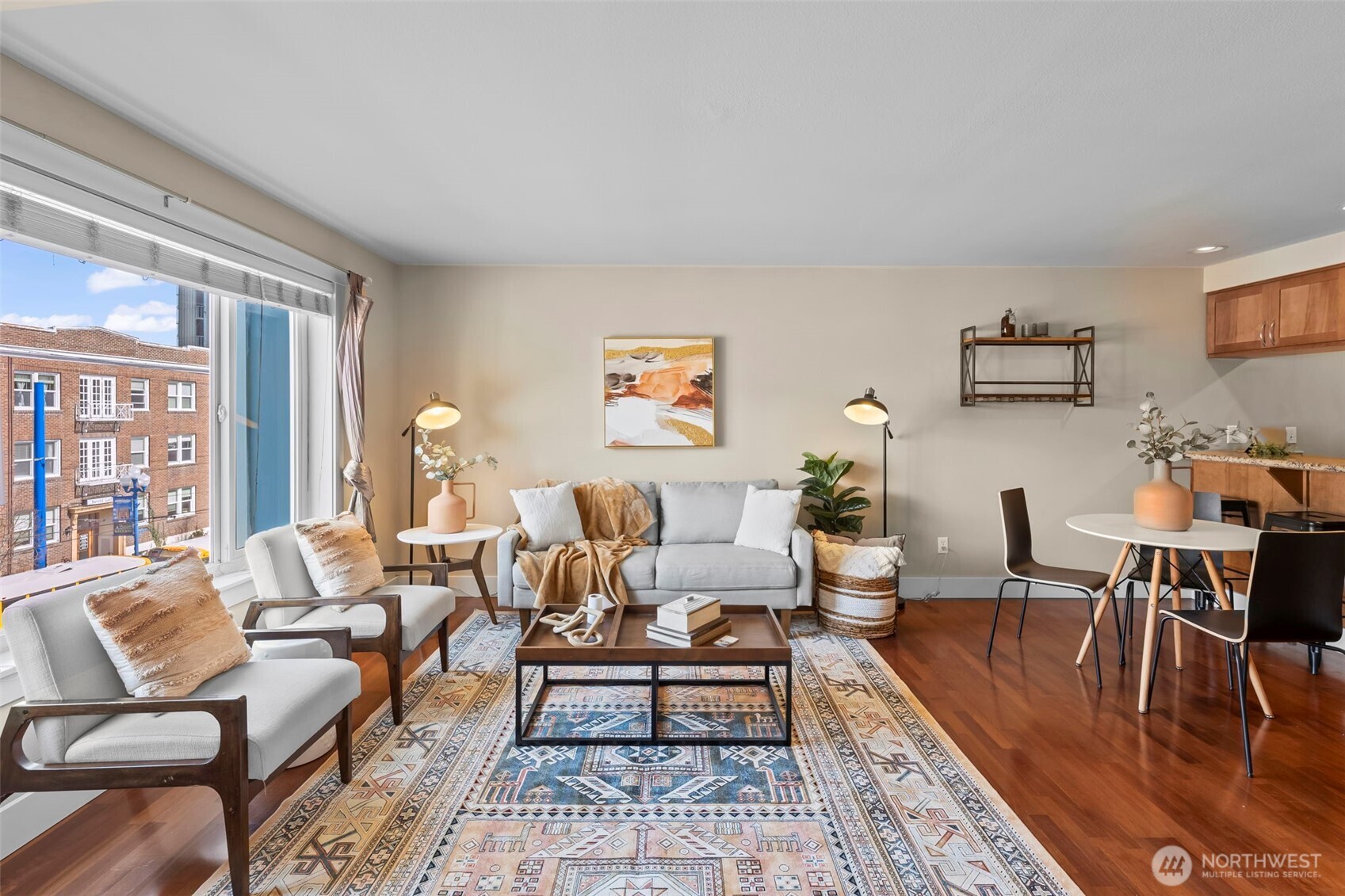 25 N Broadway 203 Property Photo 1