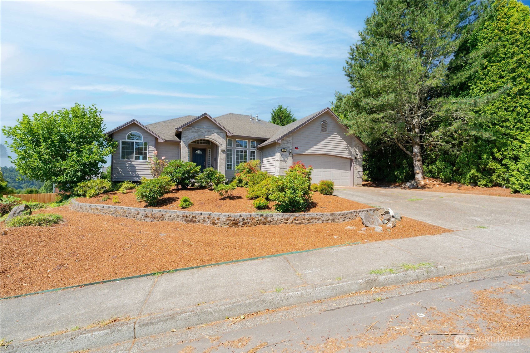 642 E Pioneer Loop Property Photo 1