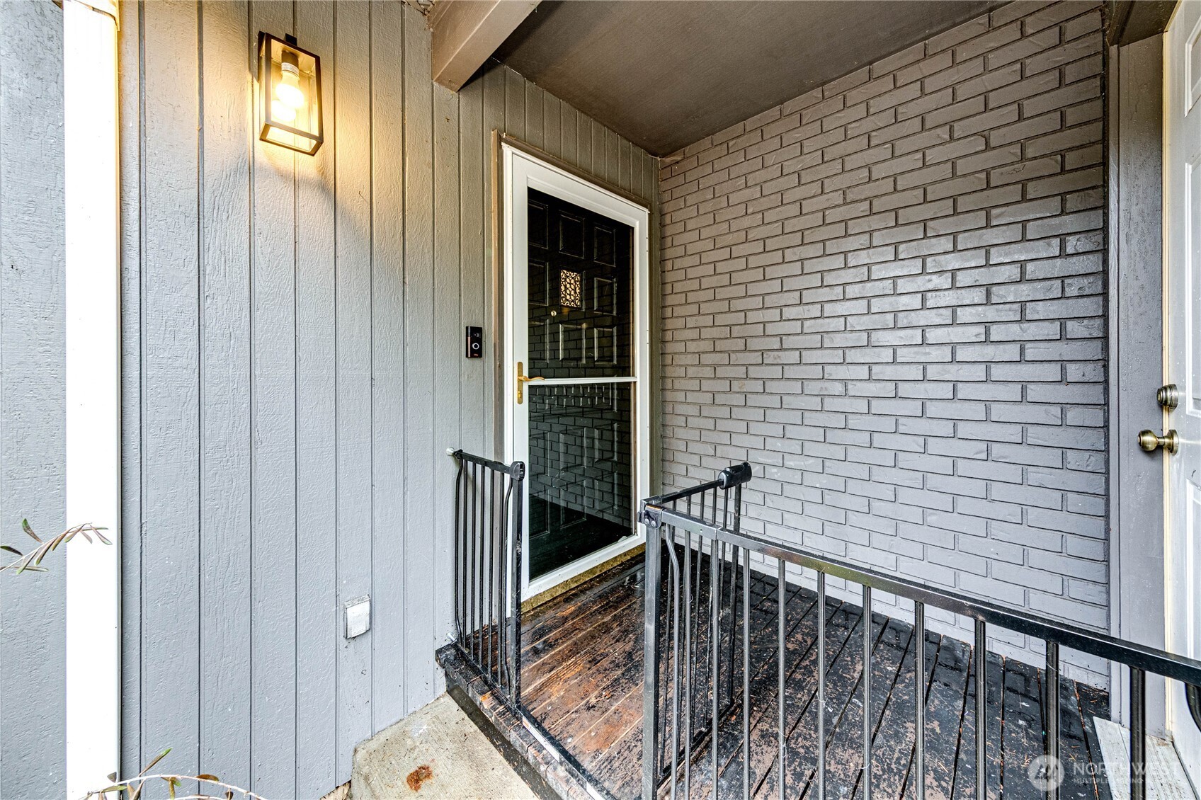 2121 W 12th Street Property Photo 3