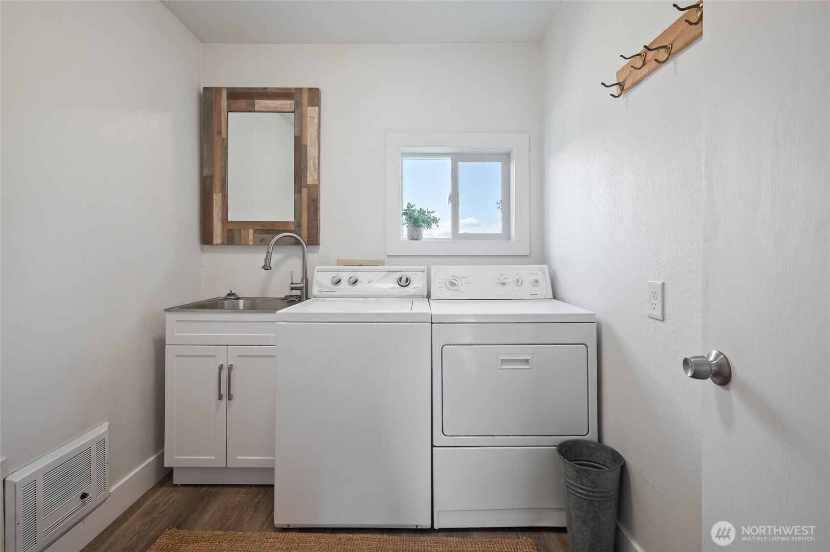 281 Easy St. Property Photo 25