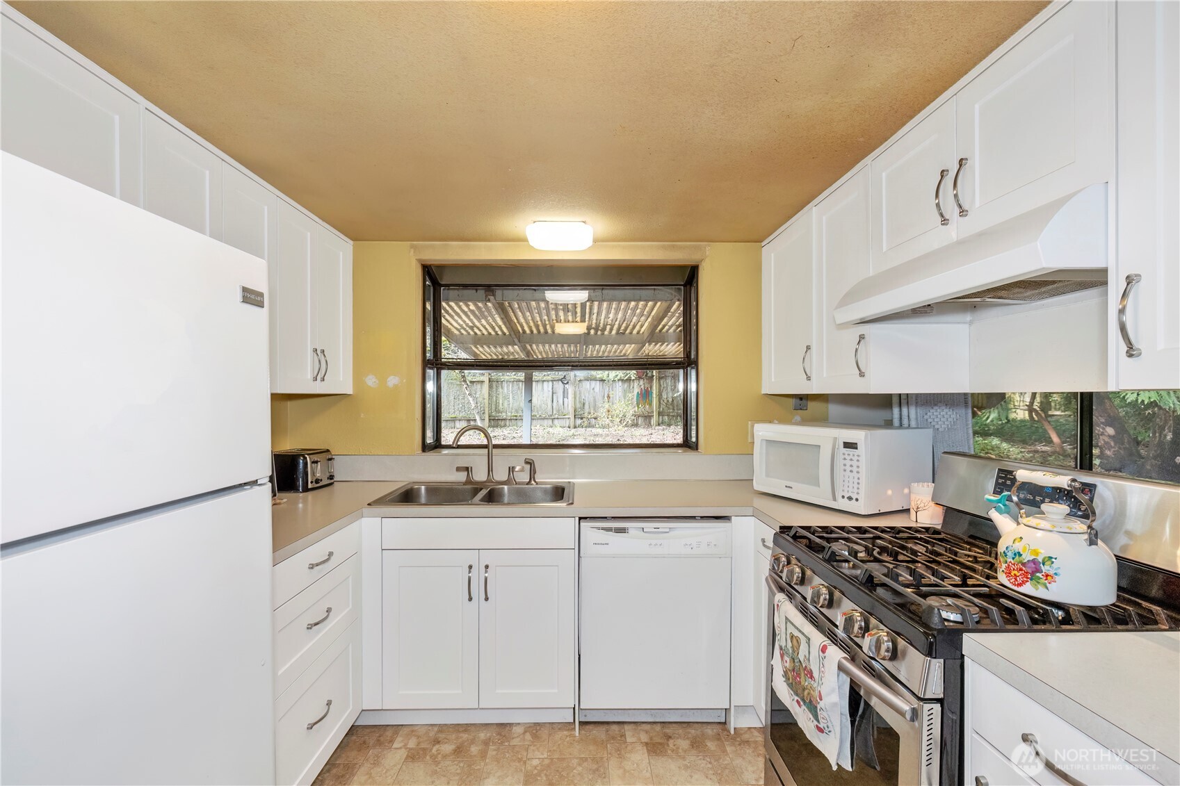 419 Ne Conifer Drive Property Photo 8