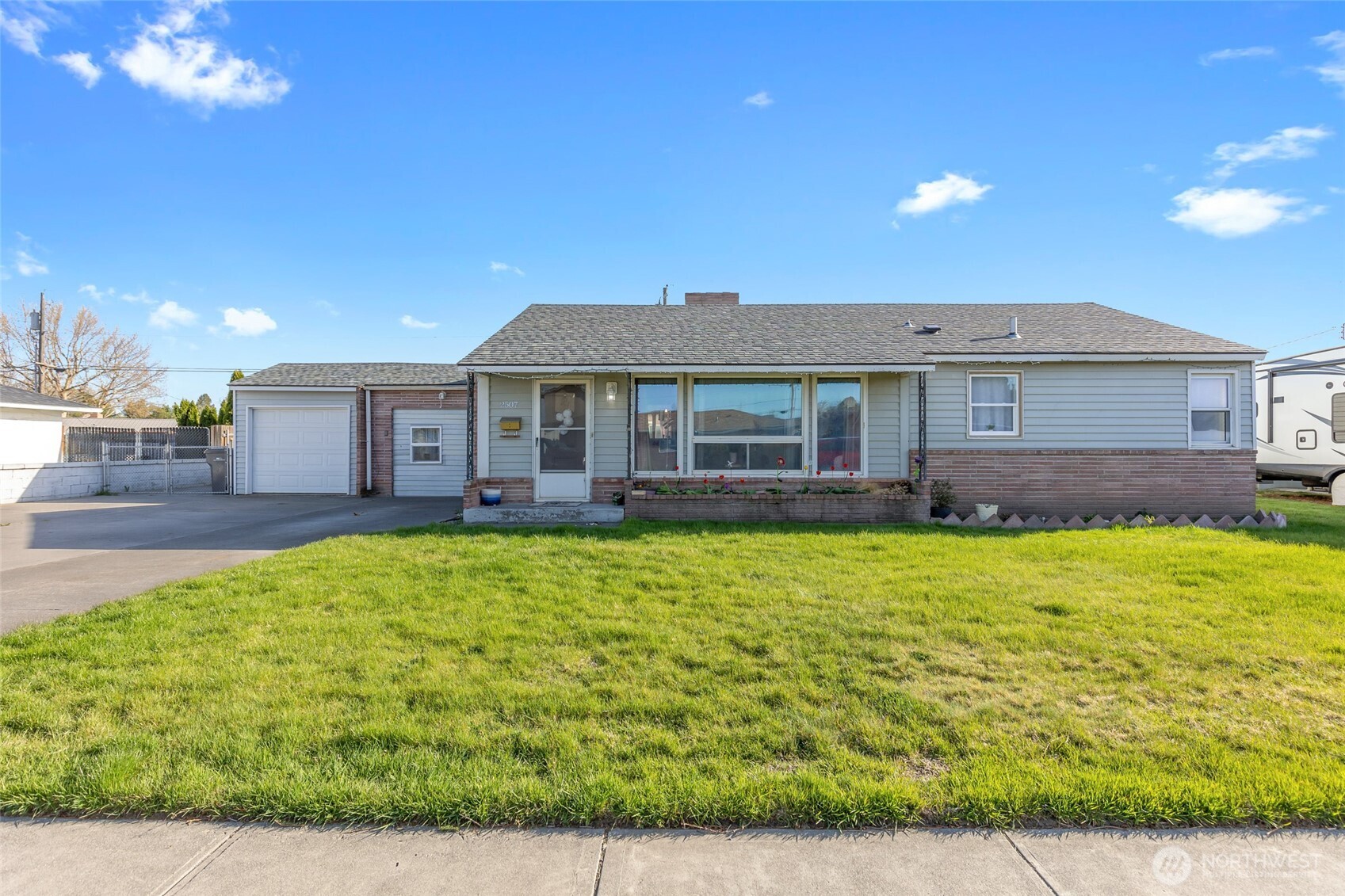 2507 W Entiat Ave Property Photo