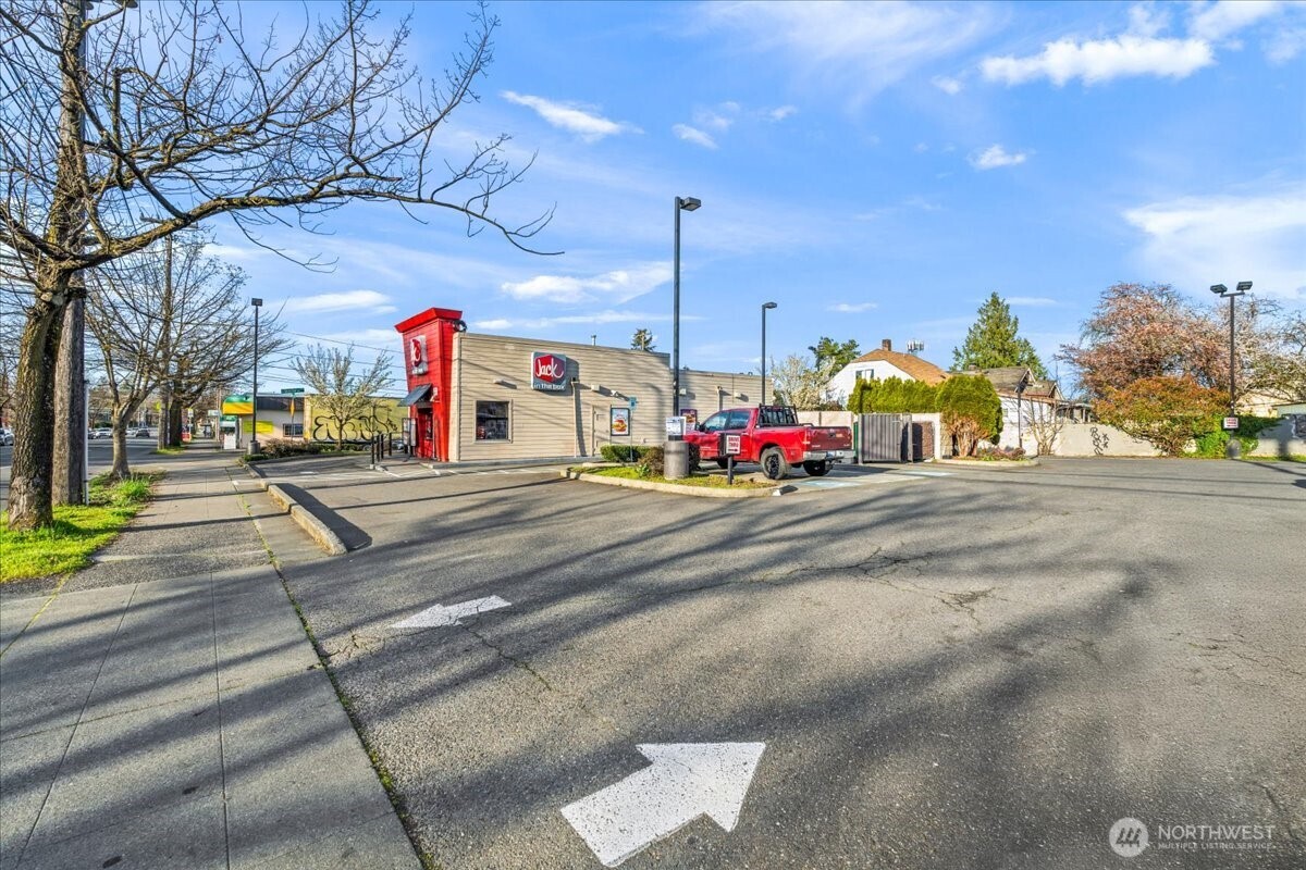 9102 Rainier Avenue Property Photo 8