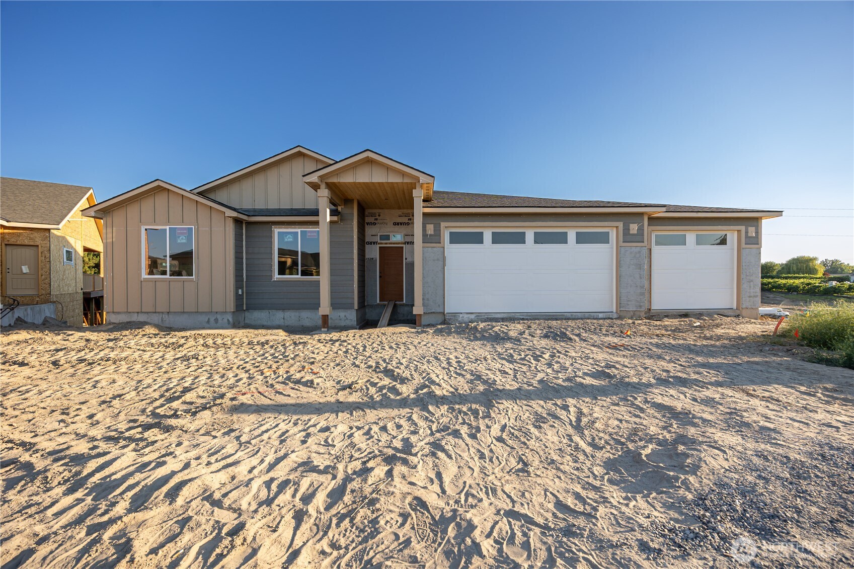1040 S Florida Pl Property Photo 1
