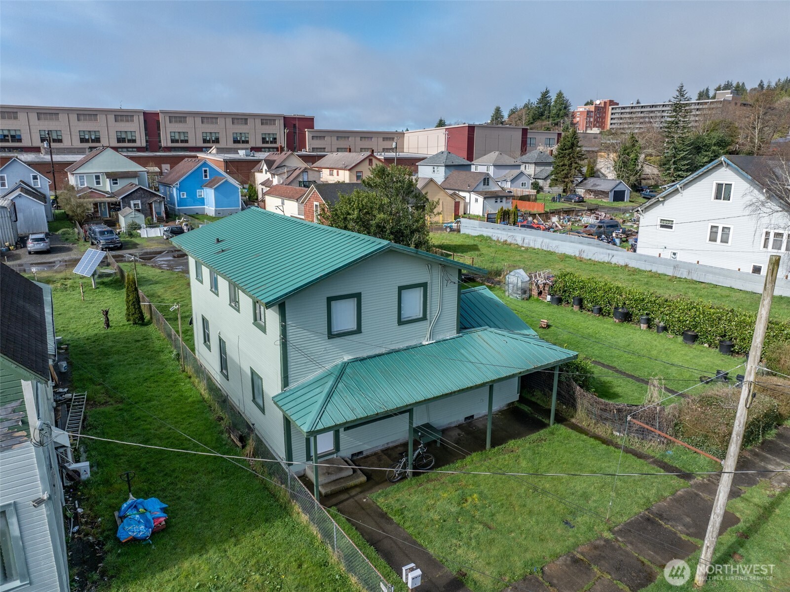 313 N E Street Property Photo 1
