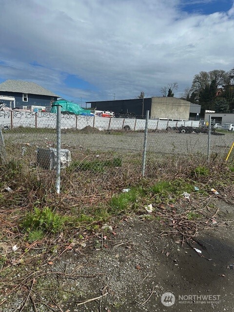 336 Railroad Avenue Property Photo 1