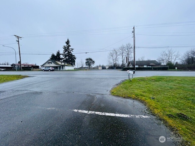 22811 Meridian Avenue Property Photo 2