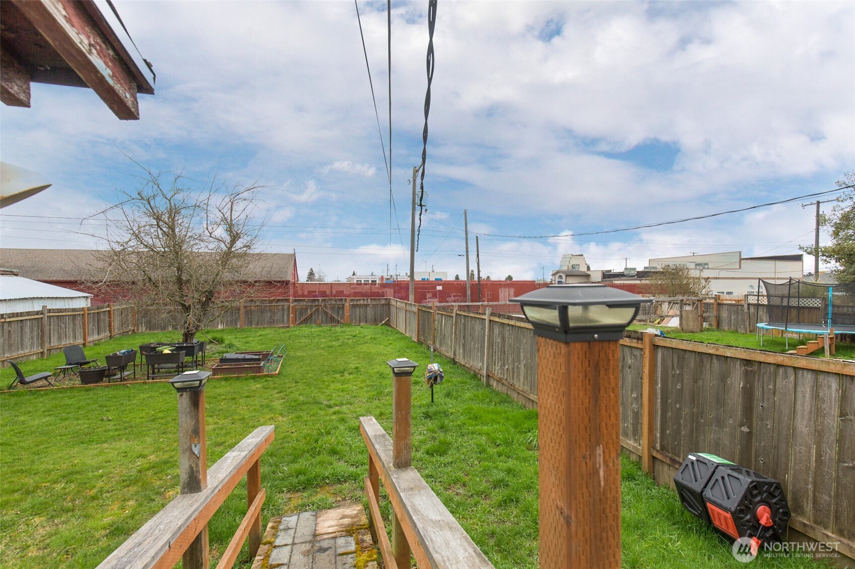 715 E 2nd Street Property Photo 22