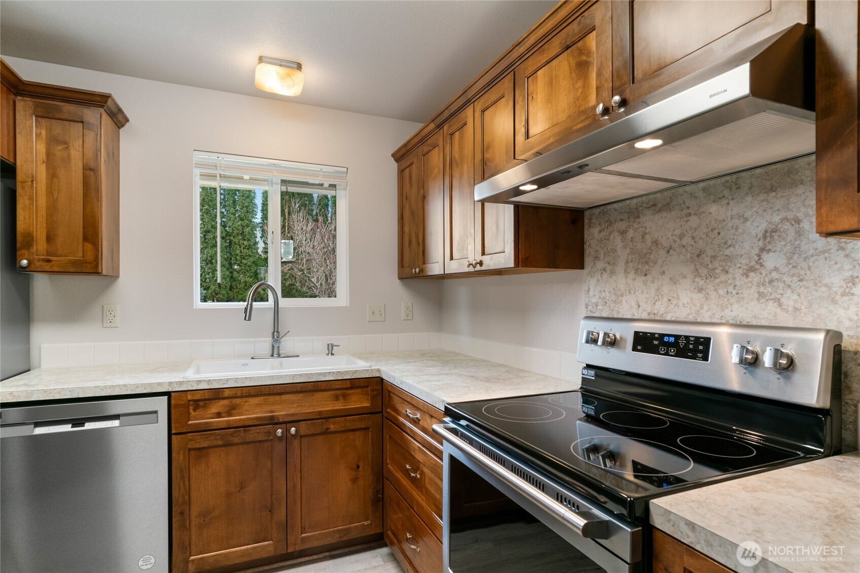 1701 Madison Street Property Photo 2