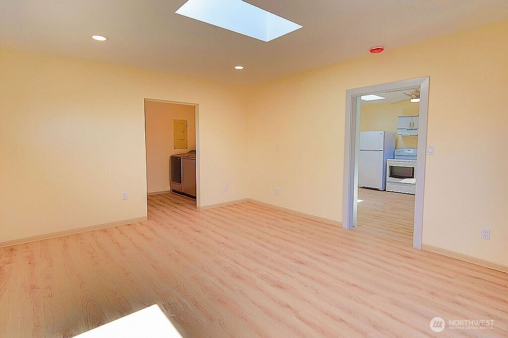 2328 E 6th Avenue Property Photo 9