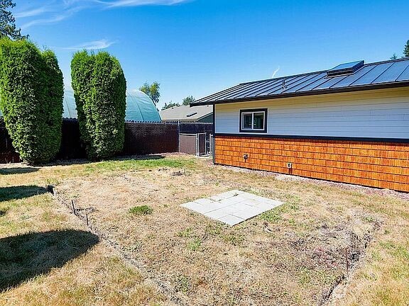 2328 E 6th Avenue Property Photo 12