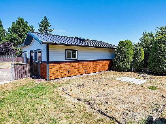 2328 E 6th Avenue Property Photo 14