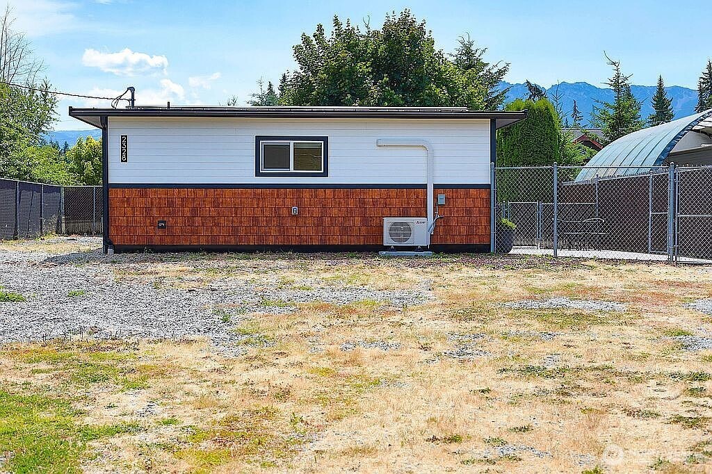 2328 E 6th Avenue Property Photo 15