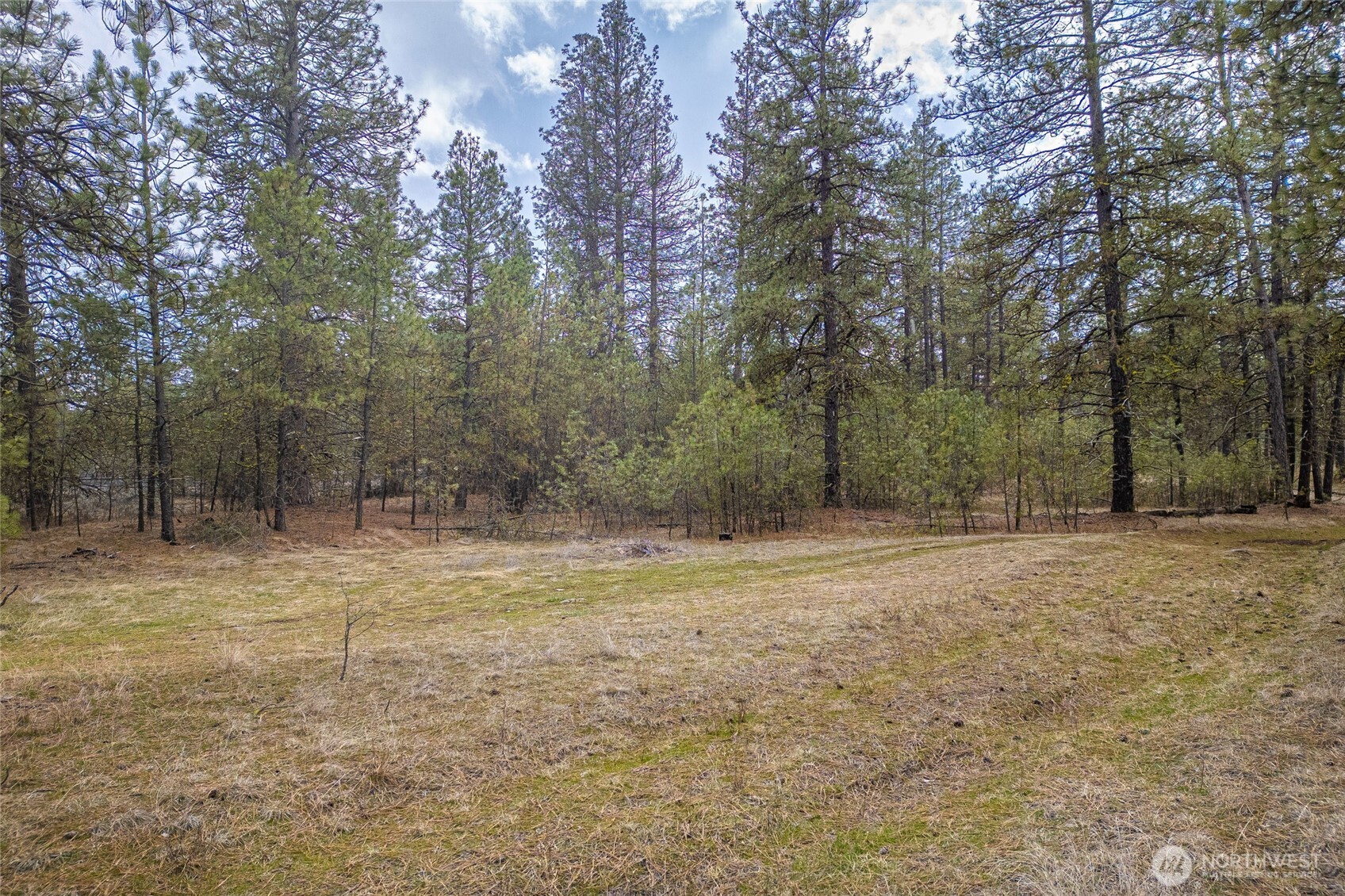 8700 Stangland Property Photo 3
