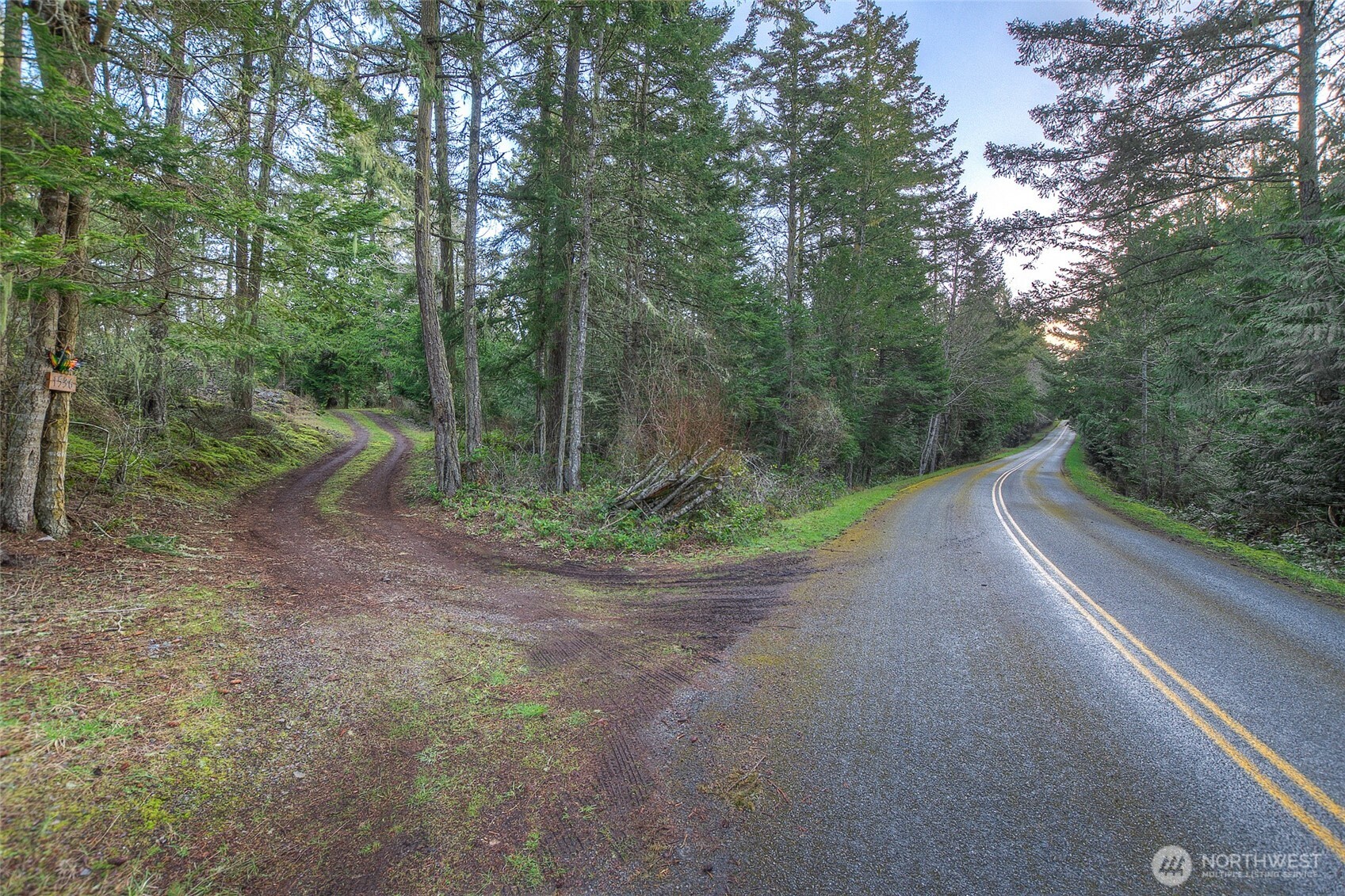 1536 Neck Point Road Property Photo 2