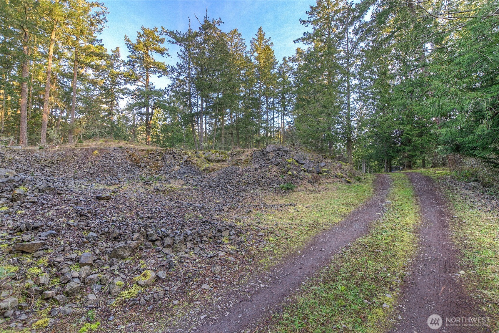1536 Neck Point Road Property Photo 3