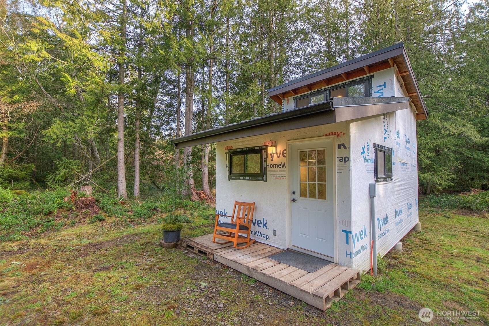 1536 Neck Point Road Property Photo 9
