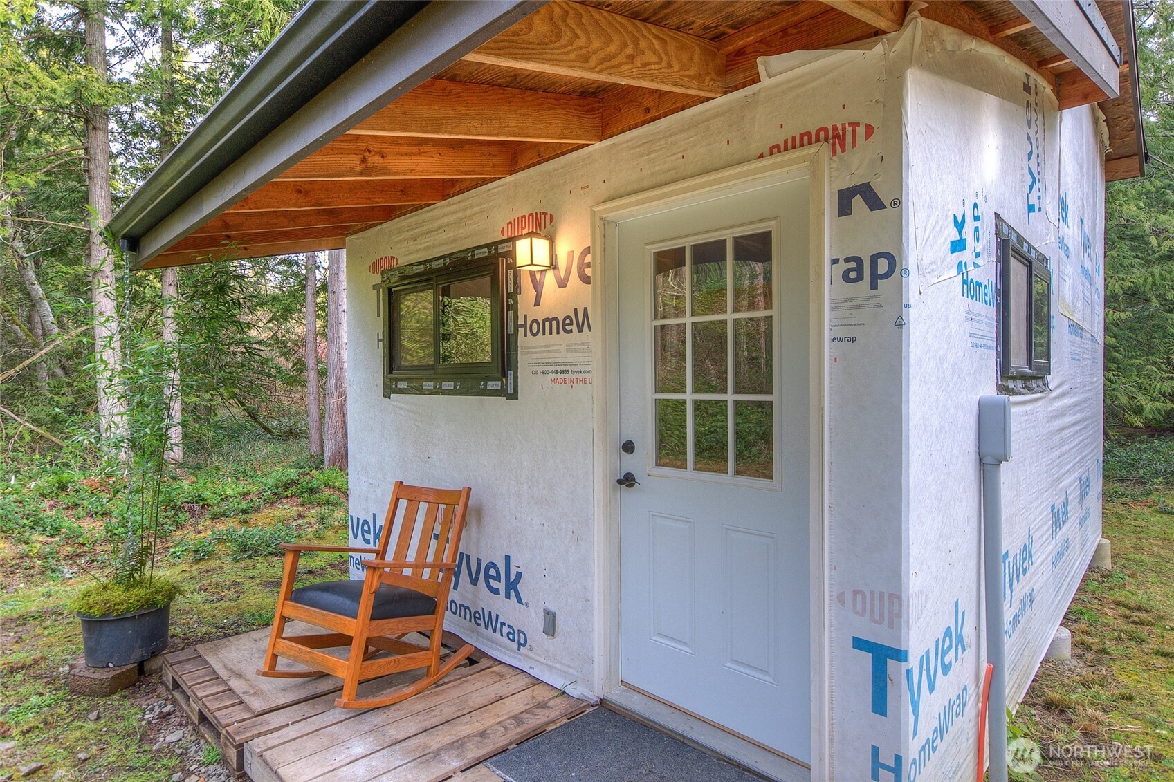 1536 Neck Point Road Property Photo 12