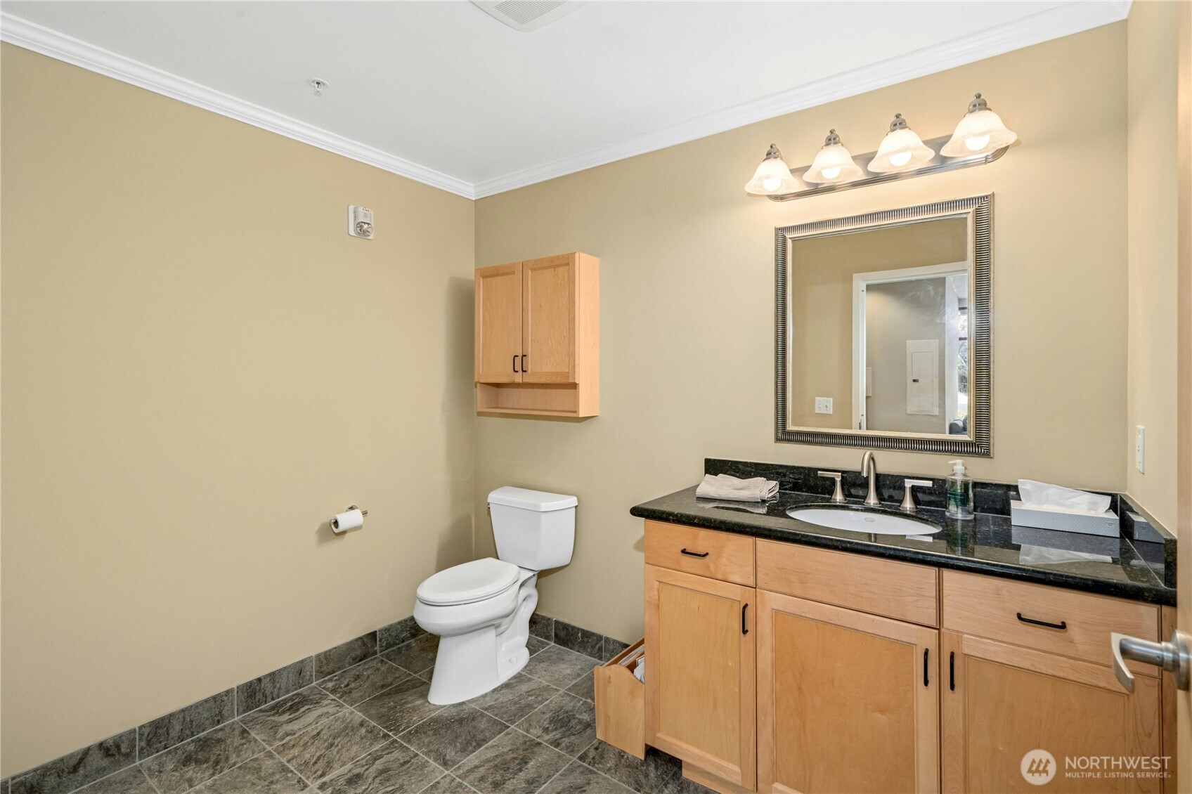 3121 W Government Way Comm 1 Property Photo 8