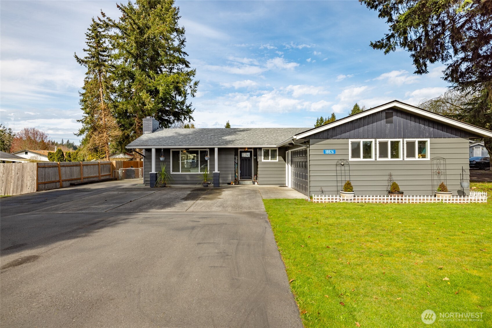 18826 Fisherman's Loop Property Photo
