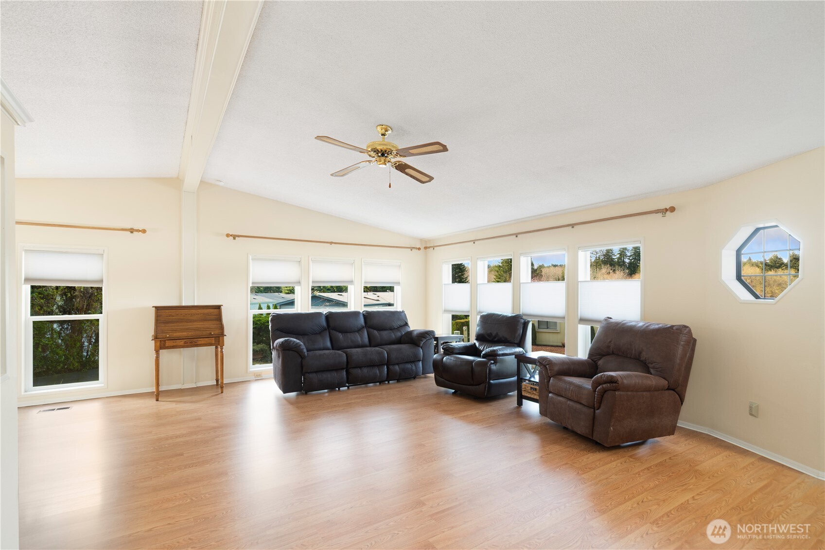 562 Nw Silver Glen Lane Property Photo 4