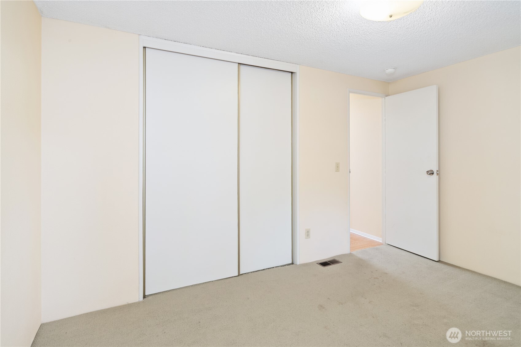 562 Nw Silver Glen Lane Property Photo 13