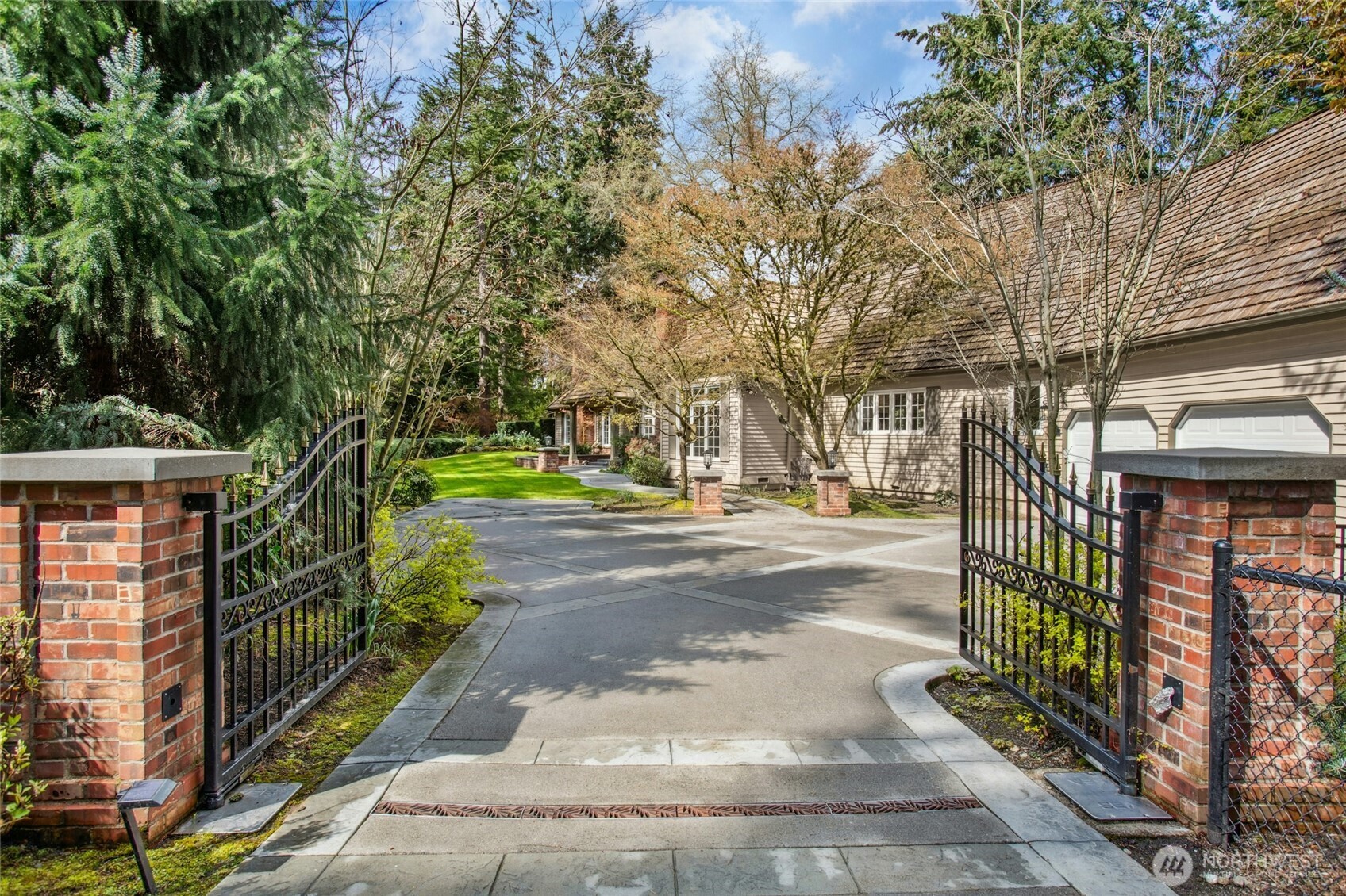 8150 Evergreen Lane Property Photo