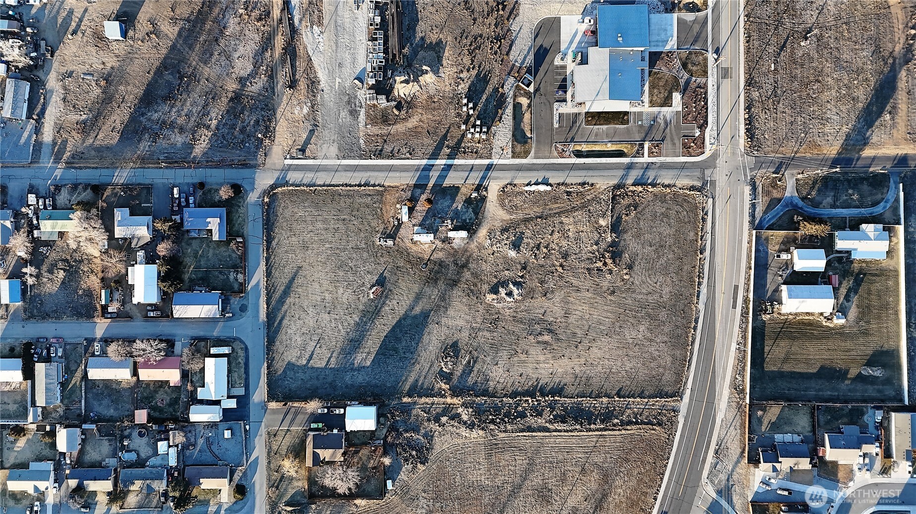 1611 S Douglas Street Property Photo 3