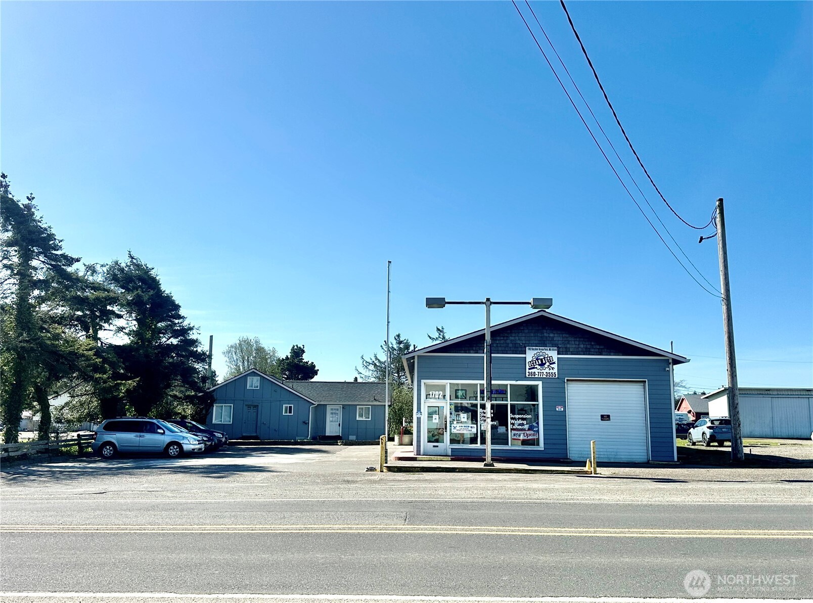 1702 & 1704 Bay Avenue Property Photo 1