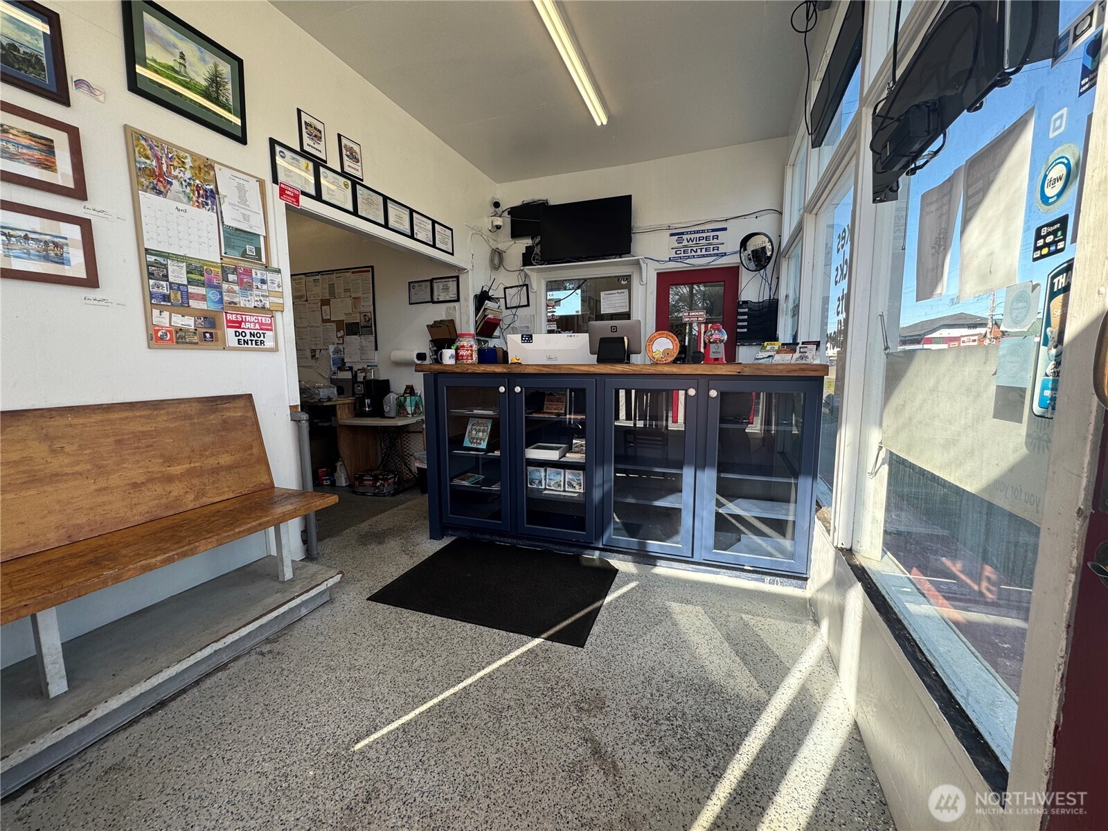 1702 & 1704 Bay Avenue Property Photo 8