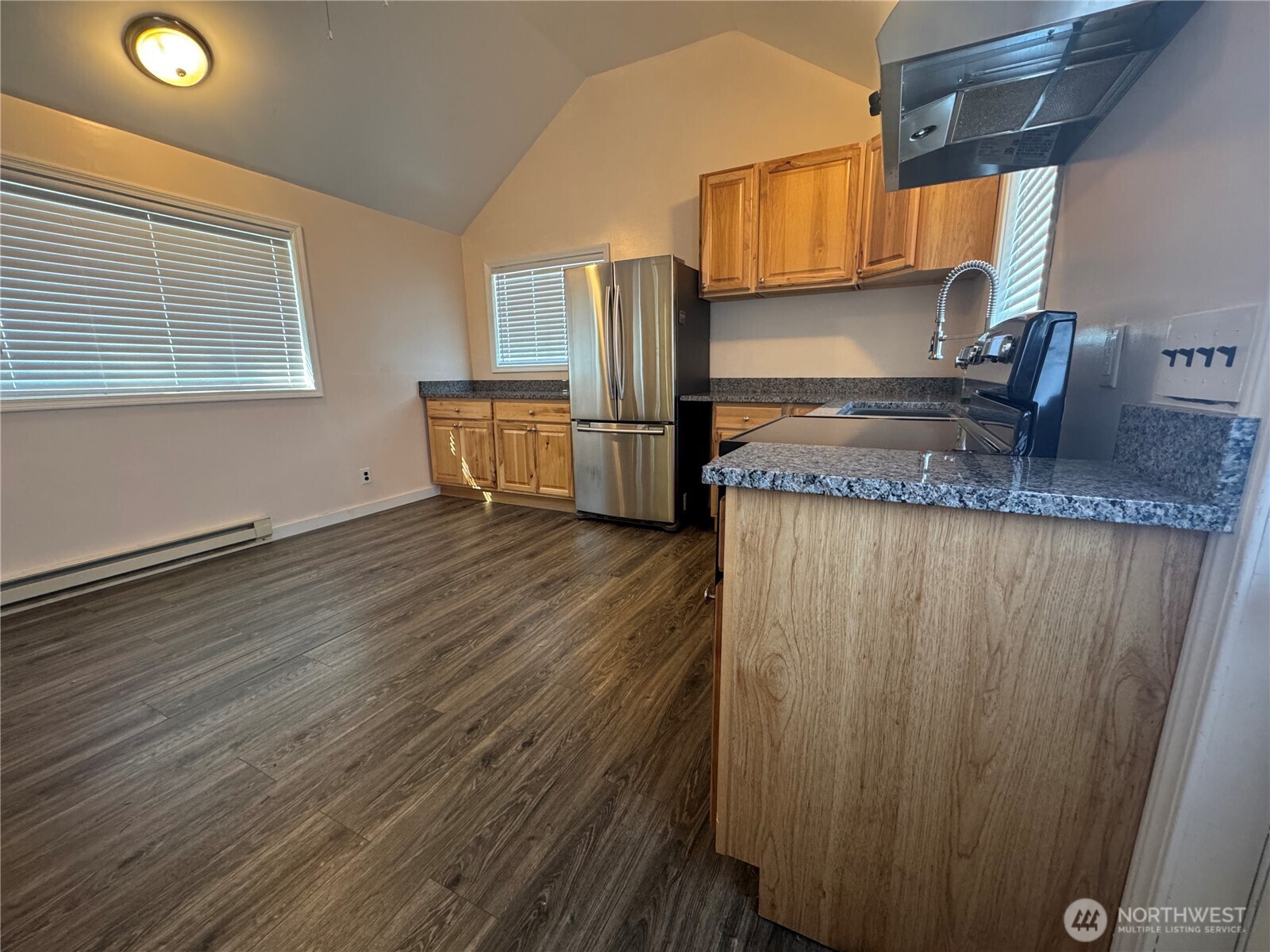 1702 & 1704 Bay Avenue Property Photo 20