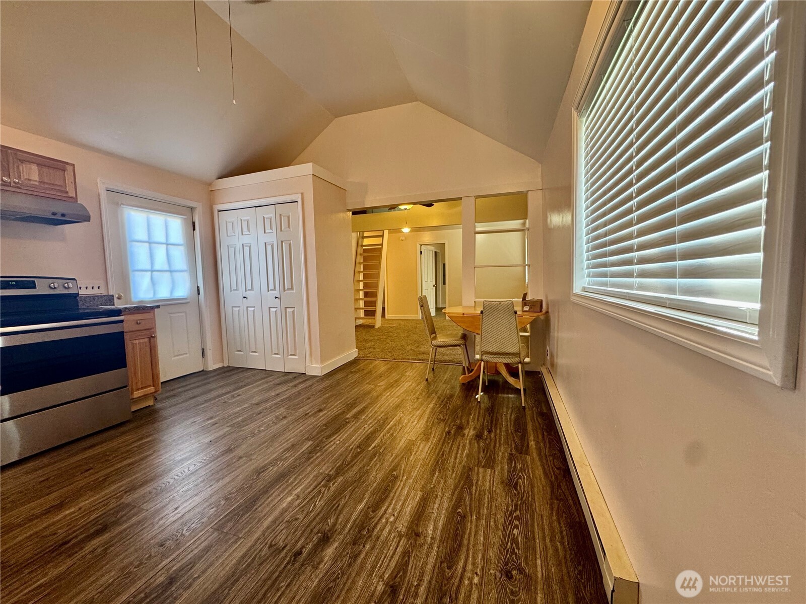 1702 & 1704 Bay Avenue Property Photo 24
