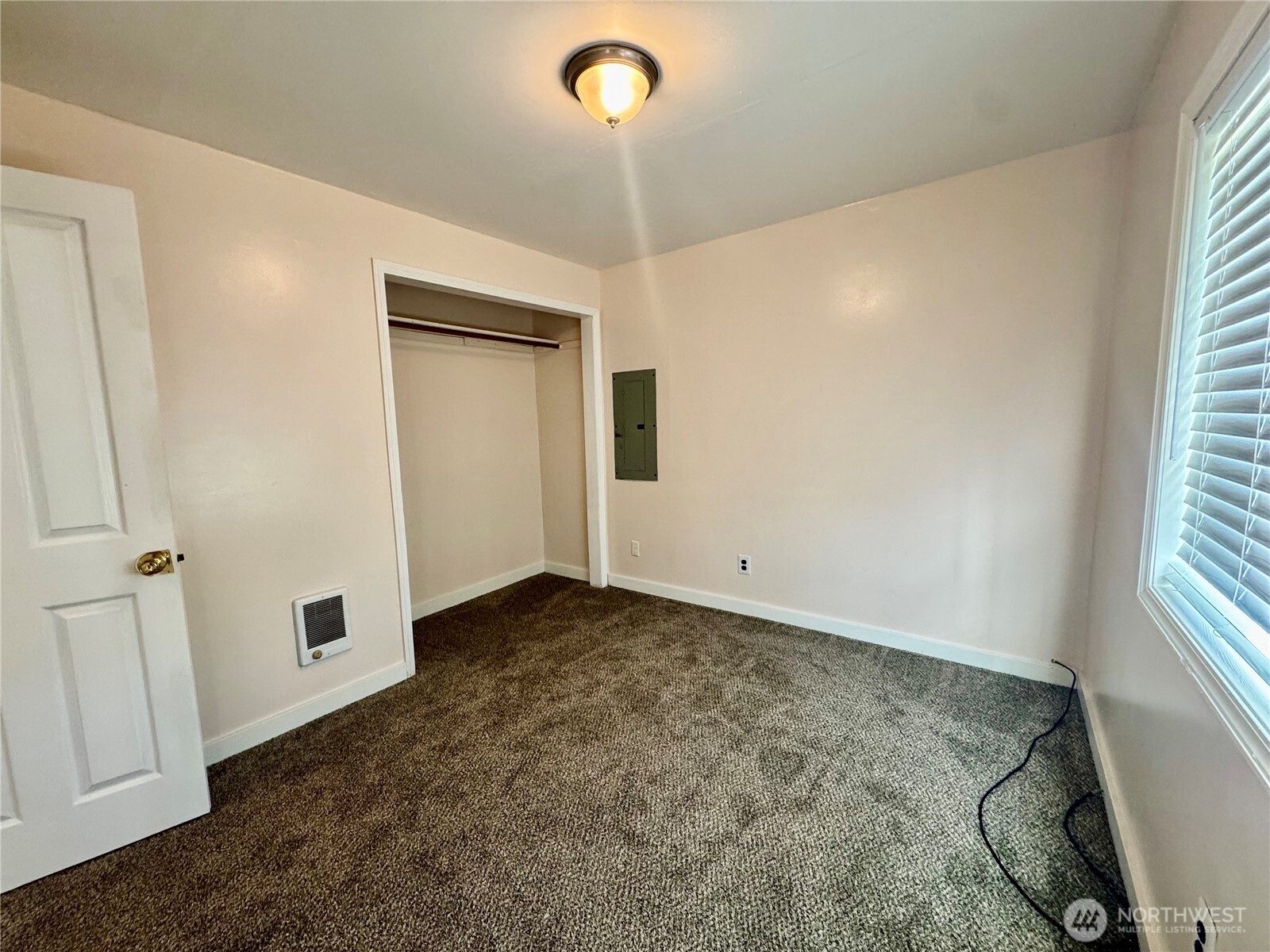 1702 & 1704 Bay Avenue Property Photo 28