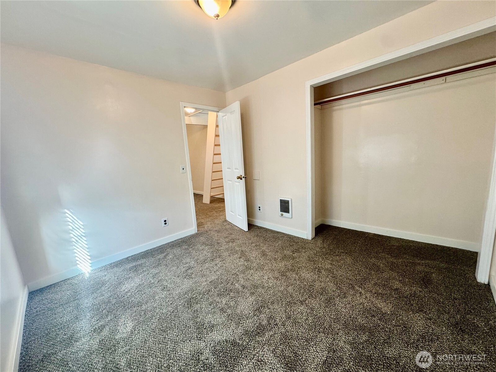 1702 & 1704 Bay Avenue Property Photo 29
