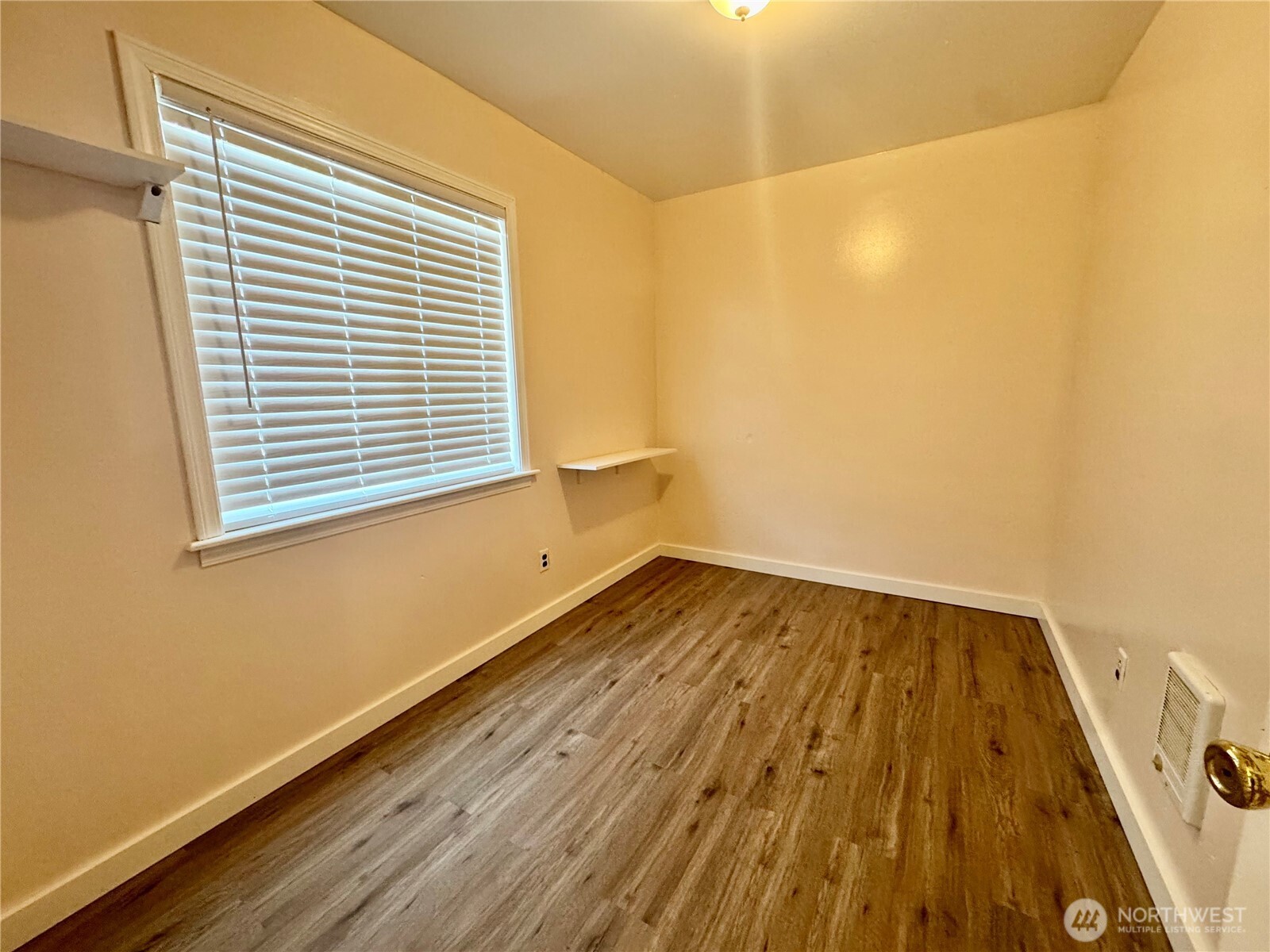 1702 & 1704 Bay Avenue Property Photo 30