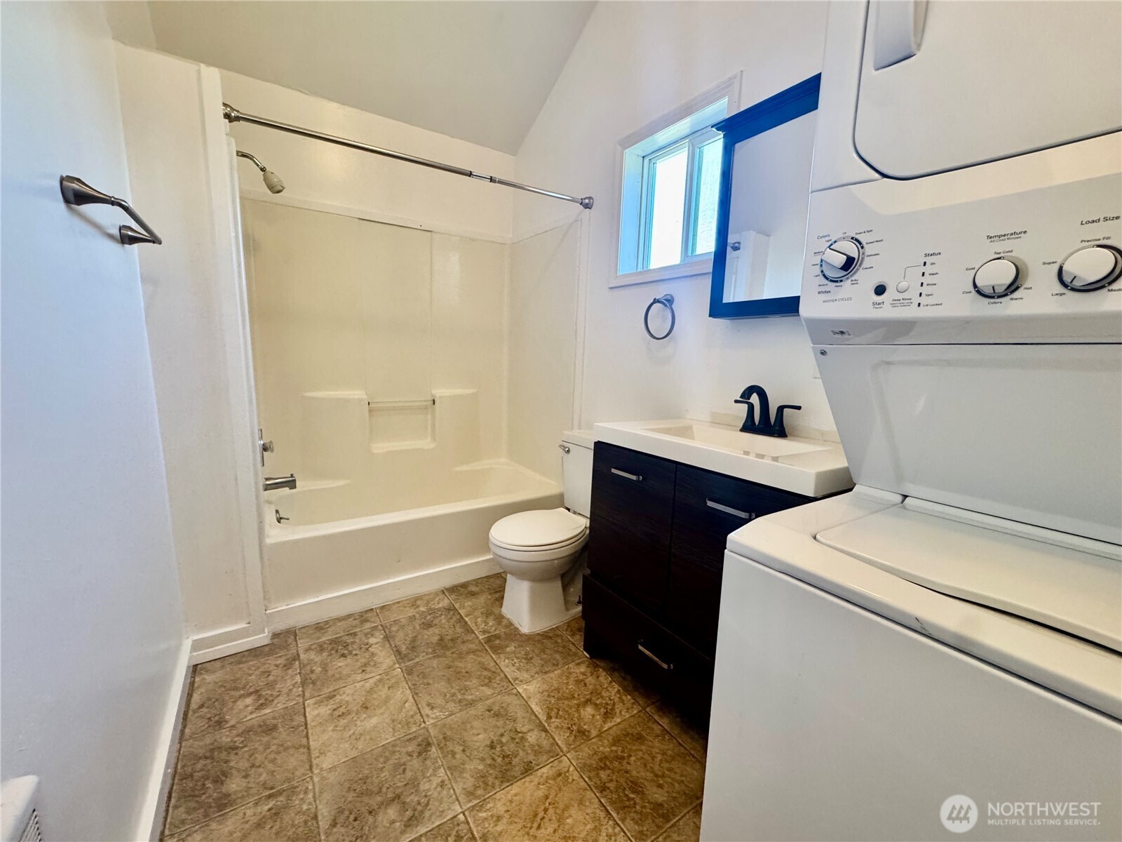 1702 & 1704 Bay Avenue Property Photo 32