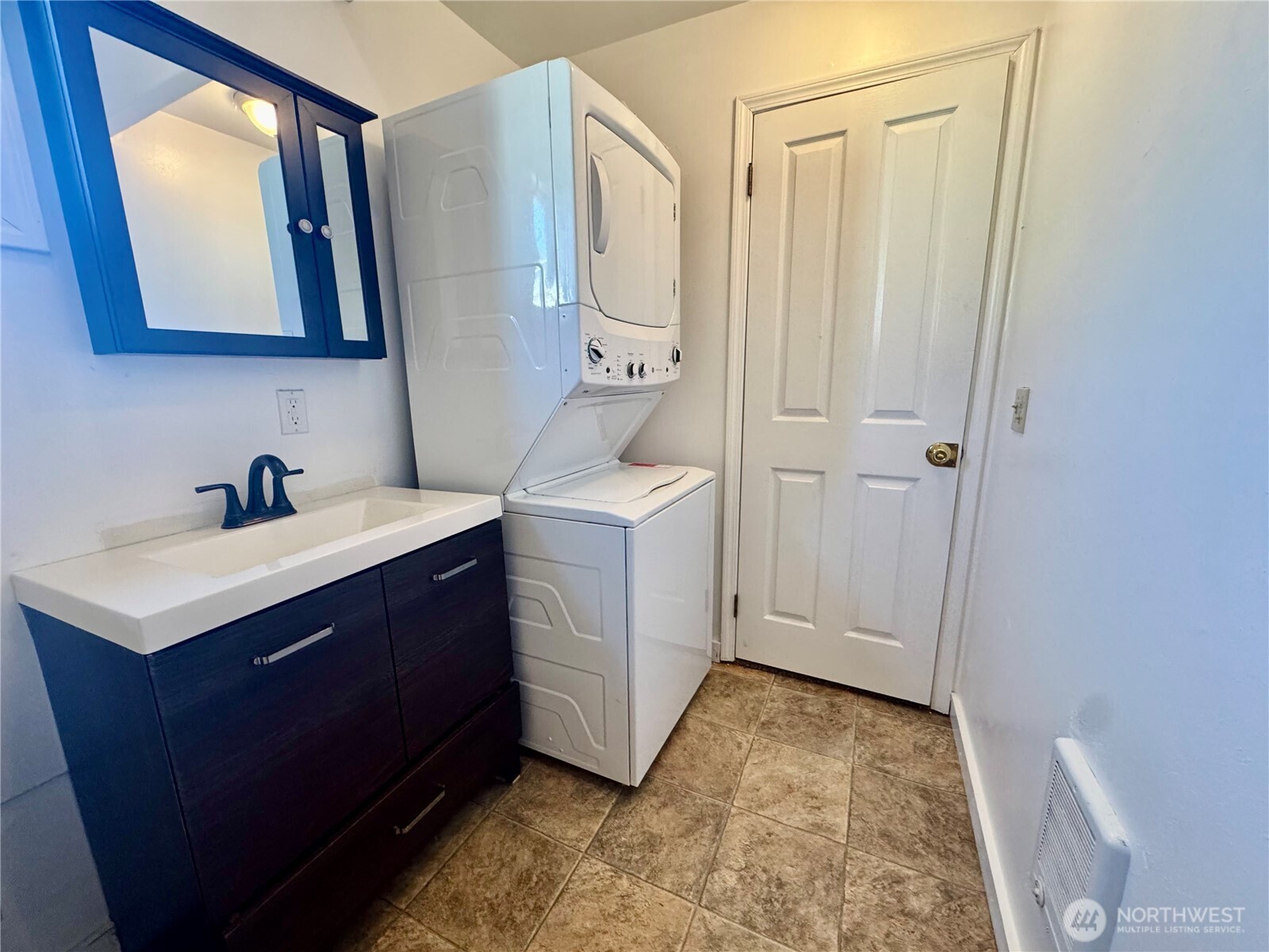 1702 & 1704 Bay Avenue Property Photo 33
