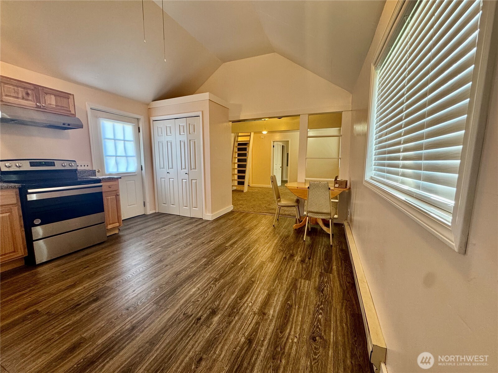 1702 & 1704 Bay Avenue Property Photo 35