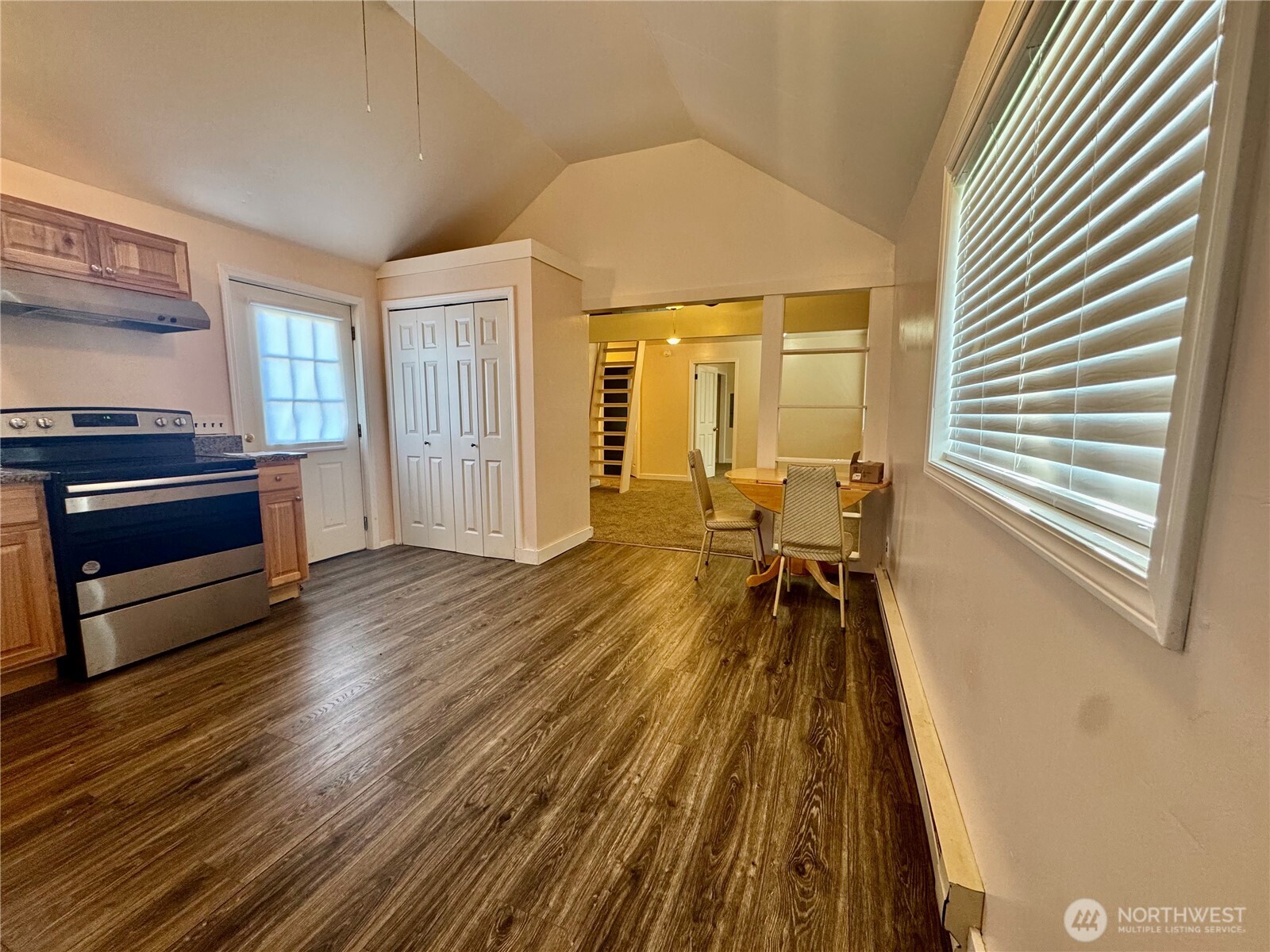 1702 & 1704 Bay Avenue Property Photo 36