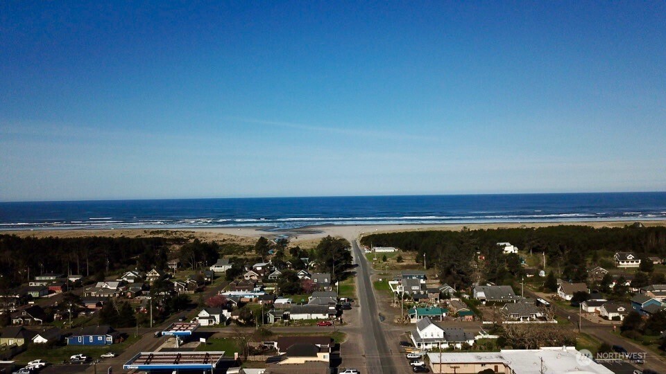 1702 & 1704 Bay Avenue Property Photo 39