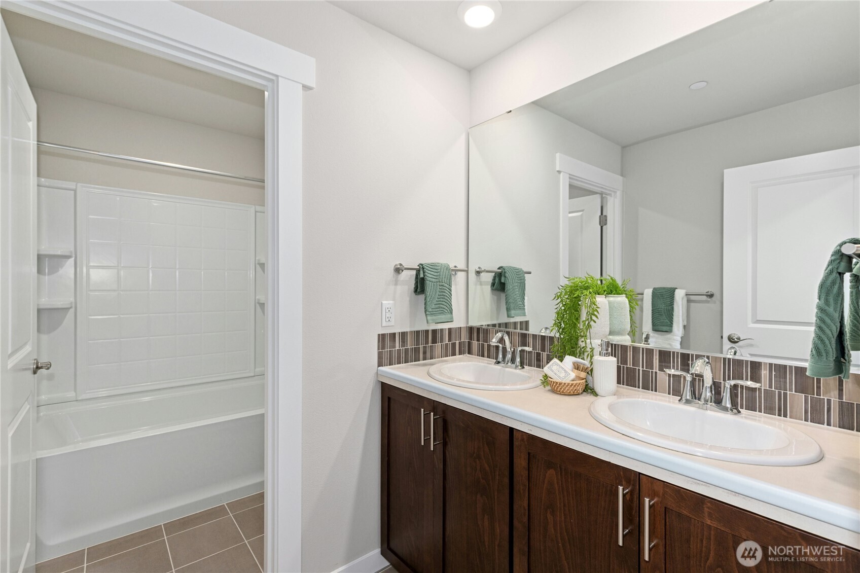 21123 Meridian Drive Property Photo 28