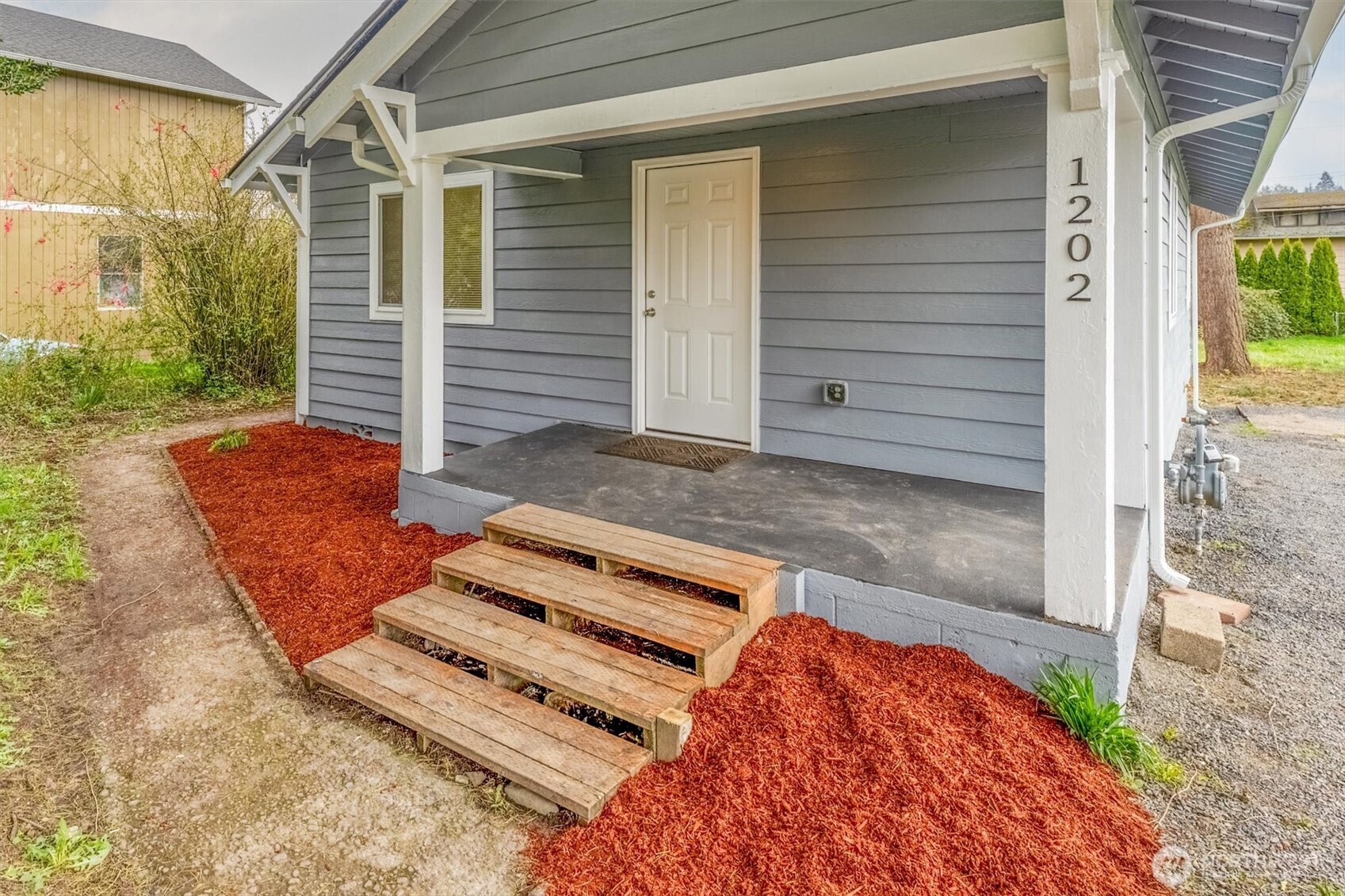 1202 N Pacific Avenue Property Photo 2