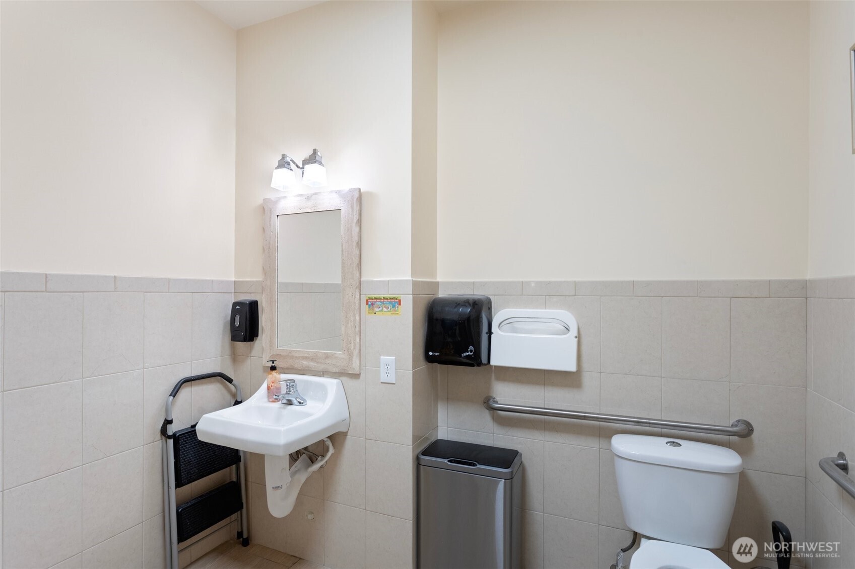 831 Hiawatha Place Property Photo 14
