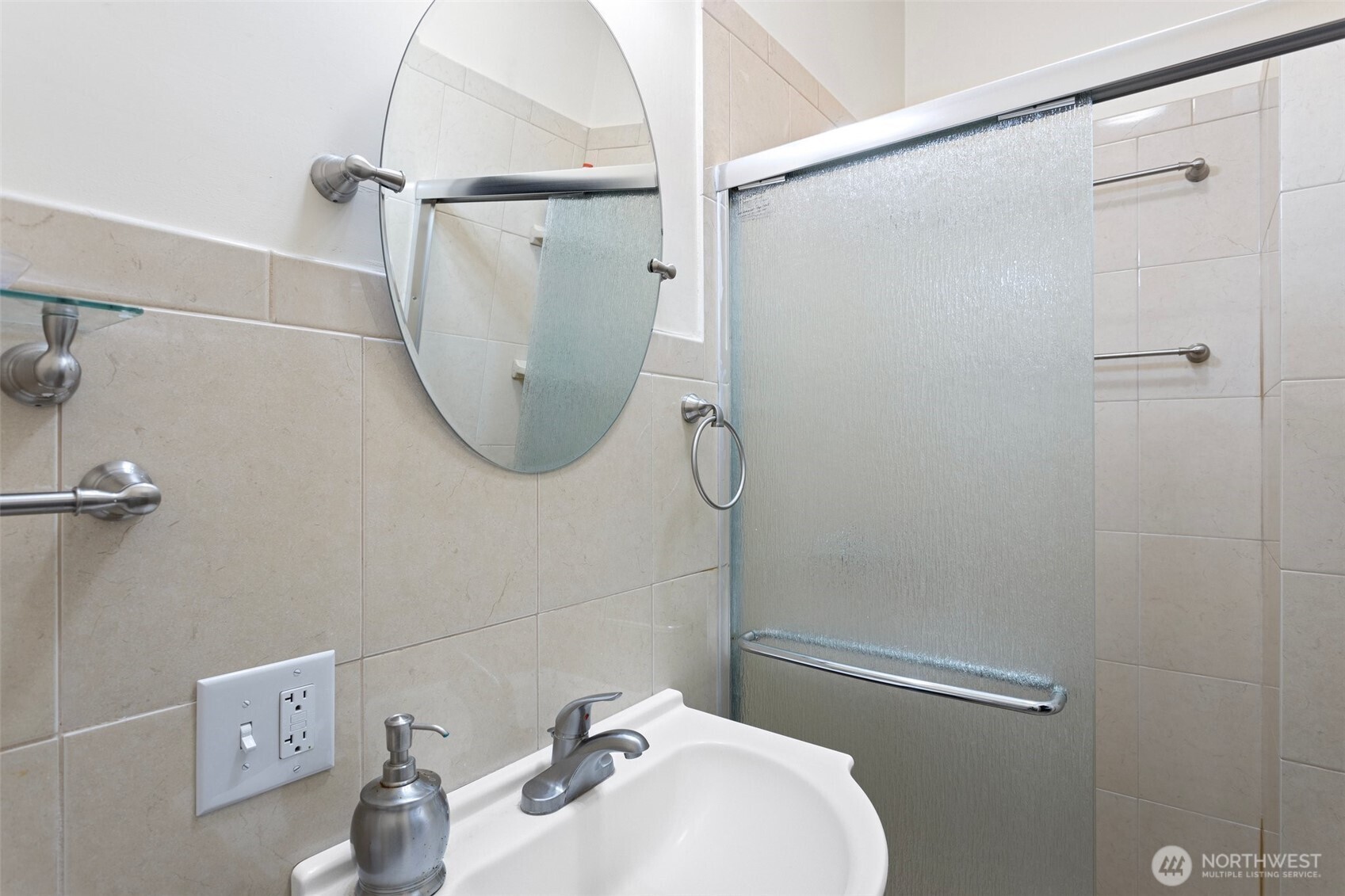 831 Hiawatha Place Property Photo 15