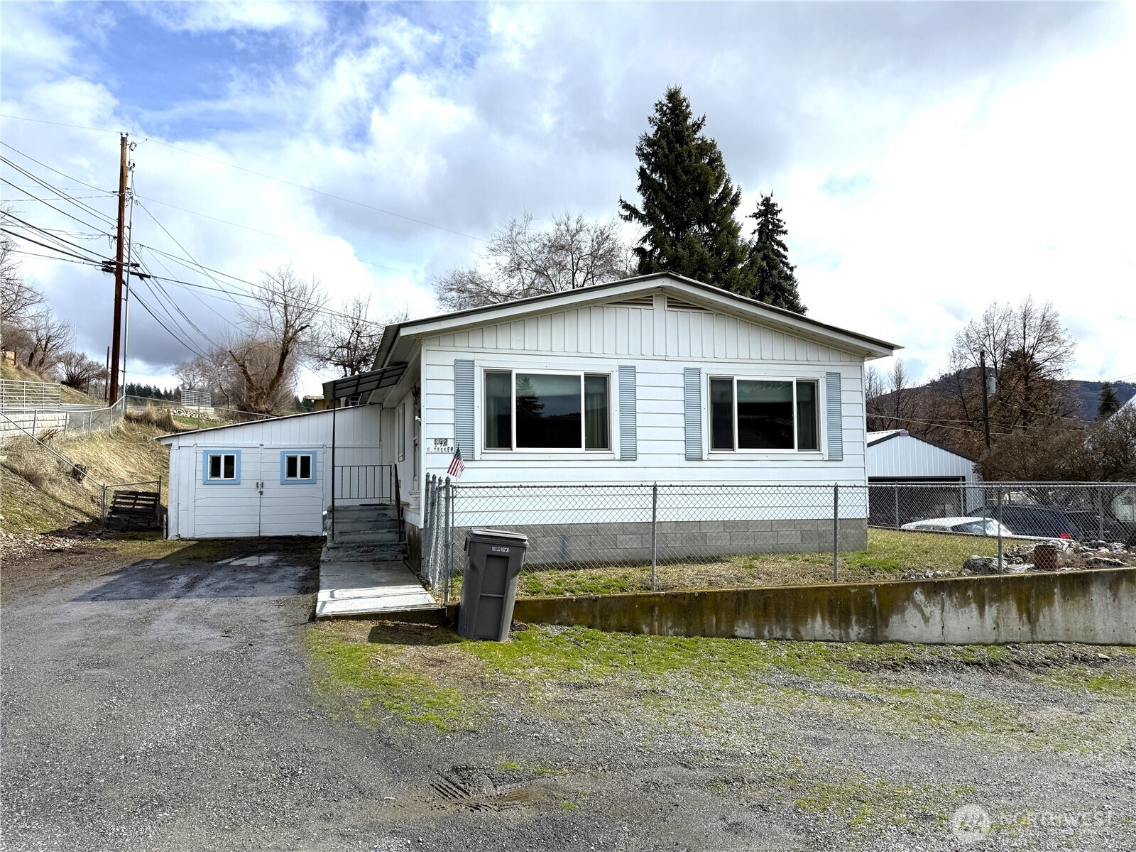 192 N Keller Street Property Photo
