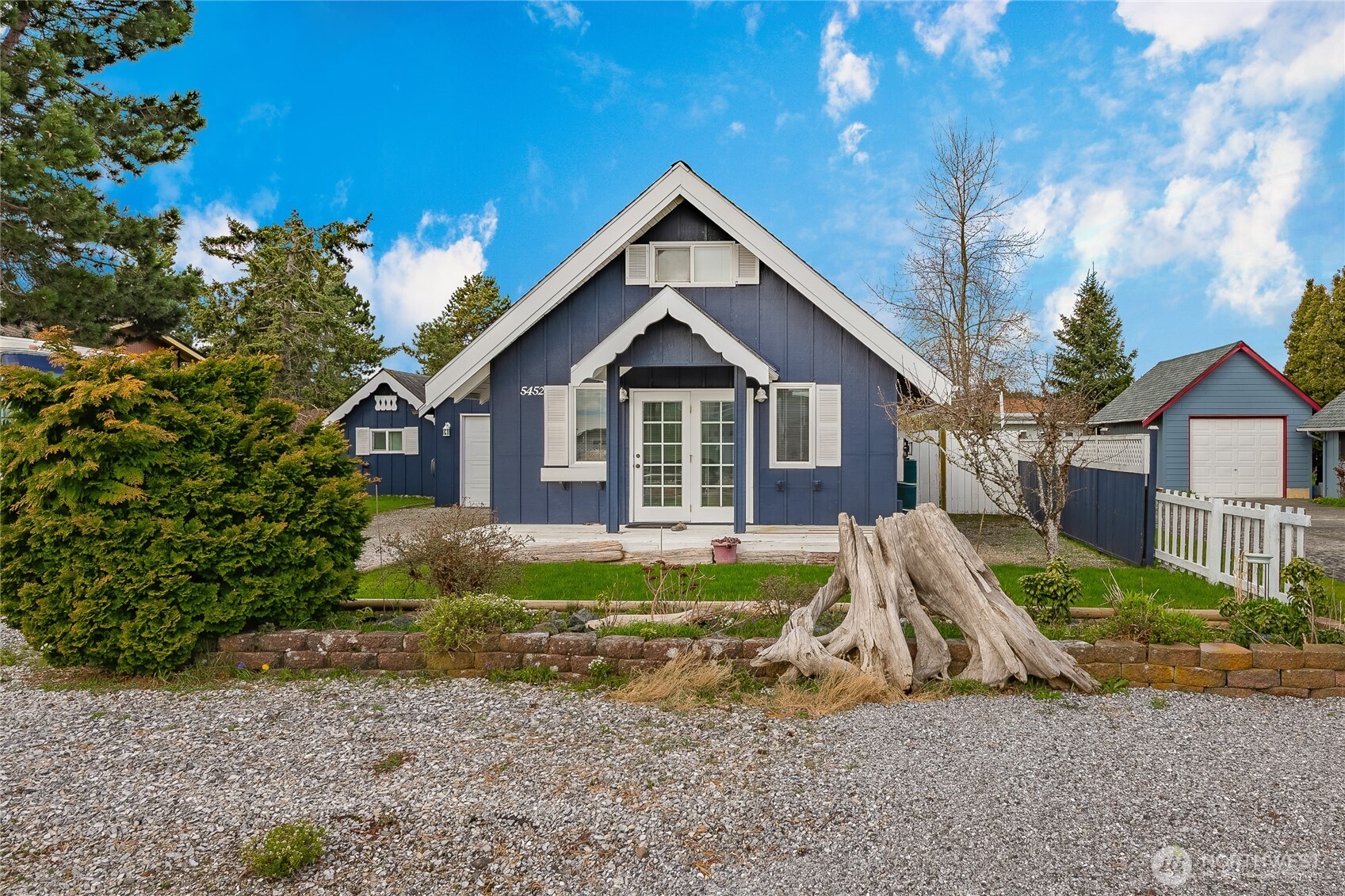 5452 Tsawwassen Loop Property Photo